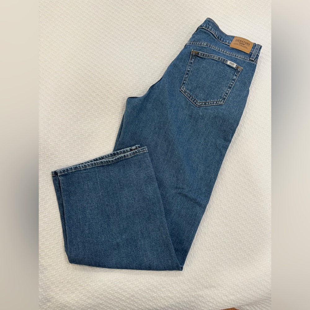 EUC Signature Levi’s Woman’s Jeans